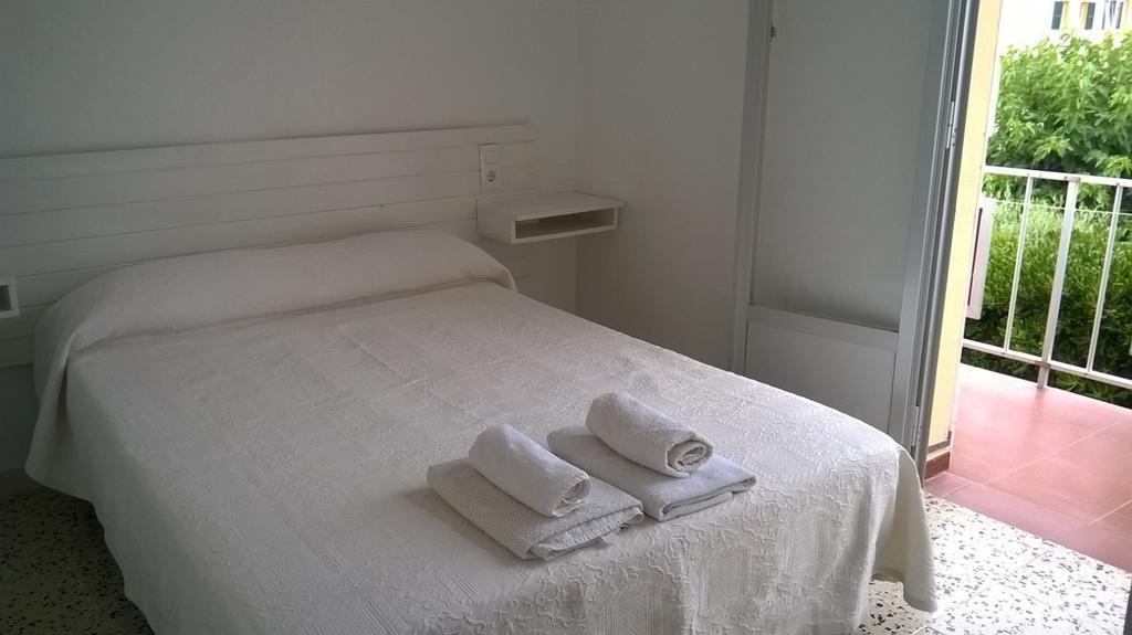 Hostal Paris Ciutadella ثيوداديلا الغرفة الصورة