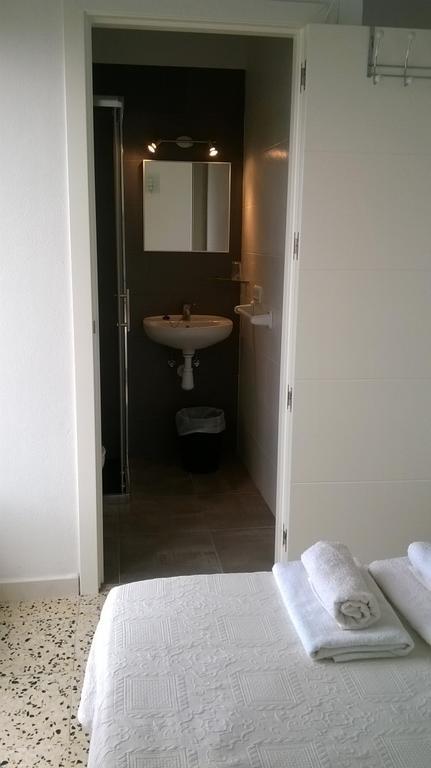 Hostal Paris Ciutadella ثيوداديلا المظهر الخارجي الصورة