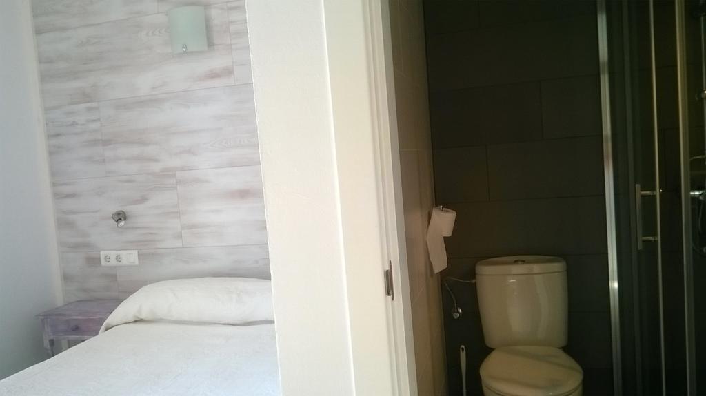 Hostal Paris Ciutadella ثيوداديلا الغرفة الصورة
