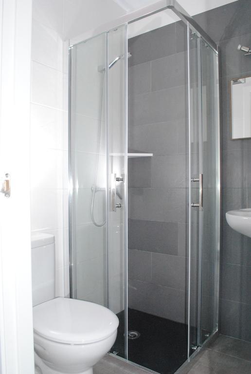Hostal Paris Ciutadella ثيوداديلا الغرفة الصورة