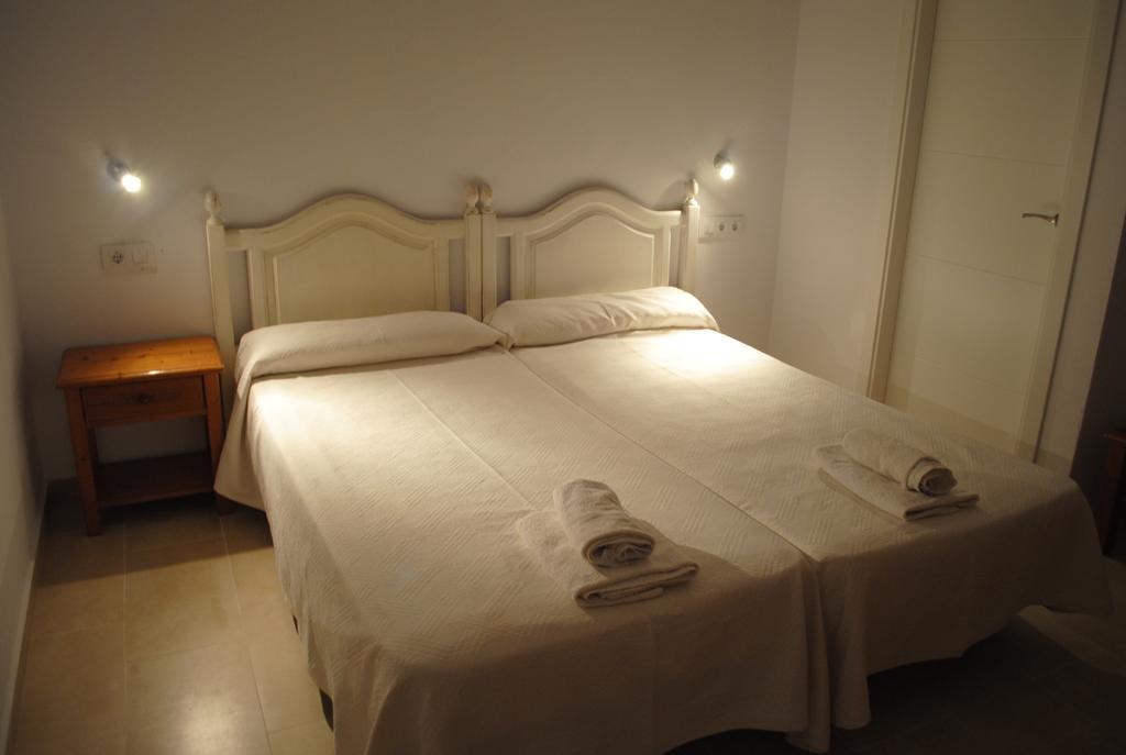 Hostal Paris Ciutadella ثيوداديلا الغرفة الصورة